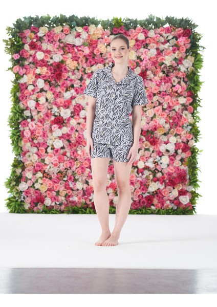 Kadın Yazlık Desenli Önden Düğmeli Şortlu Penye Lycra Pijama Takımı - Siyah Beyaz indirimleri