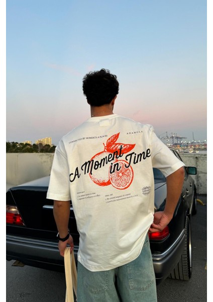 A Moment In Time Baskılı Ekru Oversize Tişört