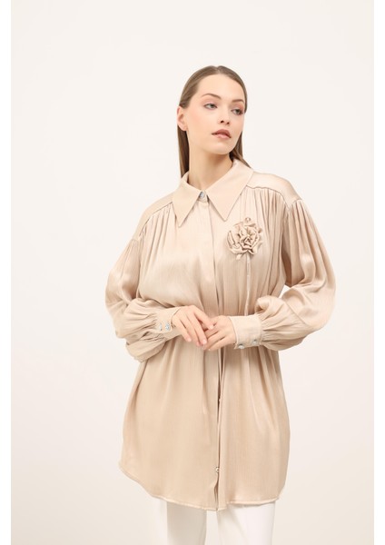 Yakası Çiçek Broşlu Tunik Bej
