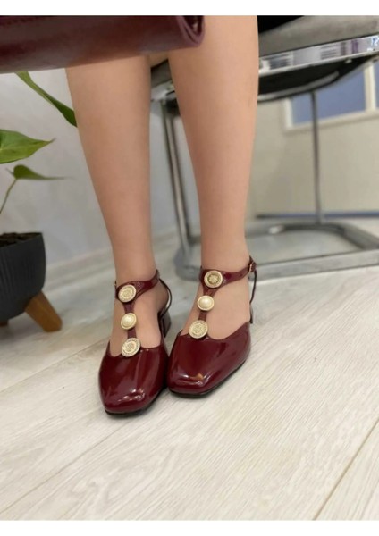 Kadın Rugan Çift Bantlı Şık Tokalı Detaylı Açık Klasik Topuklu Ayakkabı fiyatları