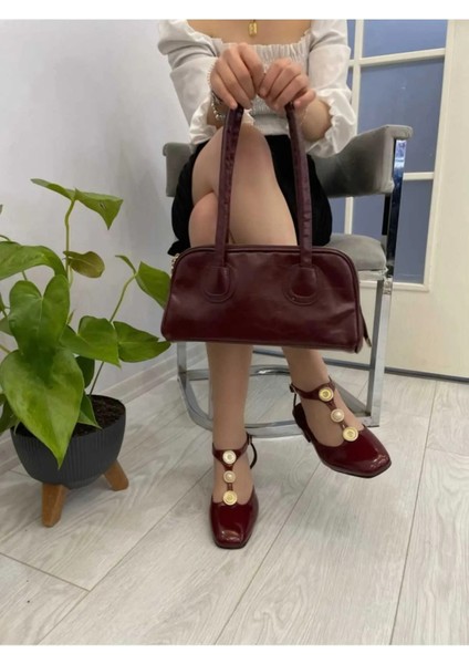 Kadın Rugan Çift Bantlı Şık Tokalı Detaylı Açık Klasik Topuklu Ayakkabı fırsatları