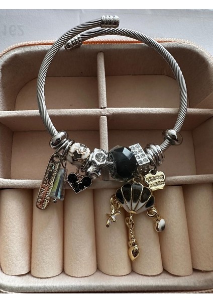 Gümüş Renk Deniz Kabuğu Charmlı Çelik Bileklik