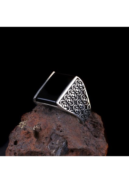 Siyah Onix Taşlı Kral Model 925 Ayar Erkek Gümüş Yüzük