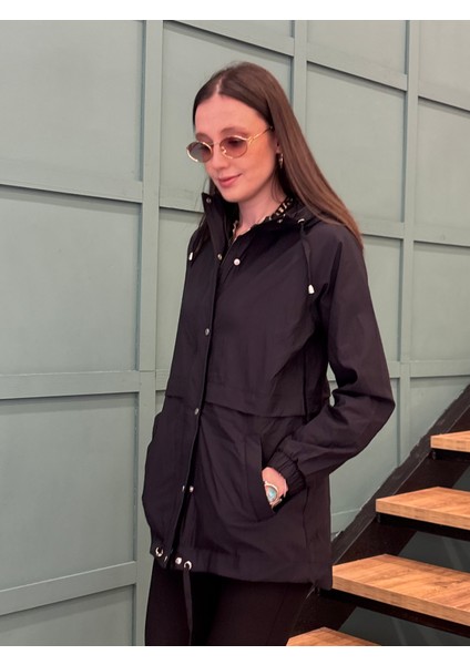 Kadın Fermuarlı Kapşonlu ,çıt Çıt Detaylı Kapama Rüzgarlık-Yağmurluk