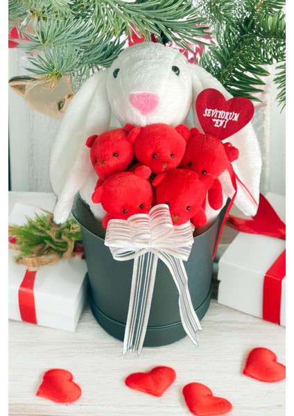 Premium Özel Hediye Kutusunda 45 cm Beyaz Bunny Tavşan ve 5 Adet Kırmızı Peluş Ayıcık Buketi