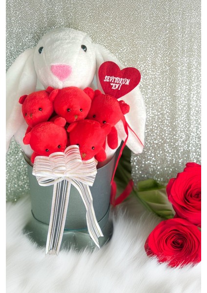 Premium Özel Hediye Kutusunda 45 cm Beyaz Bunny Tavşan ve 5 Adet Kırmızı Peluş Ayıcık Buketi modelleri