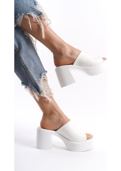 Beyaz Yüksek Dolgu Topuklu Suni Deri Tek Kalın Şeritli Önü Açık Yazlık Kadın Terlik Sandalet fiyatları