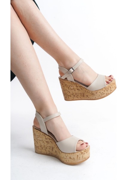 Yüksek Ahşap Görünümlü Taban Cilt Tokalı Yazlık Kadın Dolgu Taban Sandalet Ayakkabı fiyatları