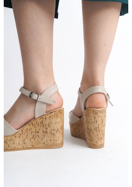 Yüksek Ahşap Görünümlü Taban Cilt Tokalı Yazlık Kadın Dolgu Taban Sandalet Ayakkabı fırsatları