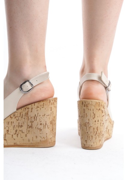 Yüksek Ahşap Görünümlü Taban Cilt Tokalı Yazlık Kadın Dolgu Taban Sandalet Ayakkabı modelleri