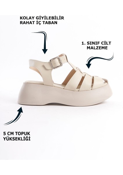 Krem Yüksek Taban Üç Şeritli Önü Kapalı Tokalı Kadın Yazlık Dolgu Topuk Sandalet