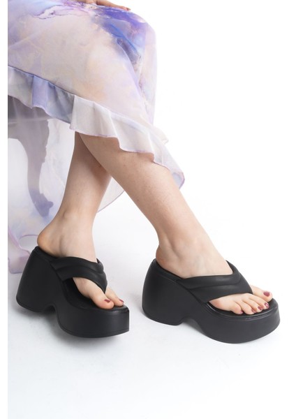 Yüksek Dolgu Topuk Parmak Arası Tek Puf Şerit Önü Açık Yazlık Kadın Terlik Sandalet fiyatları