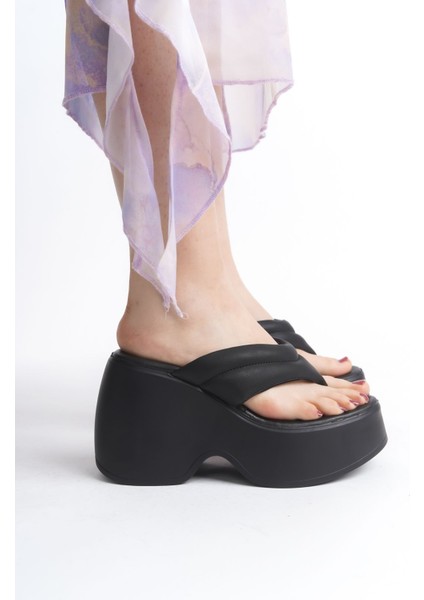 Yüksek Dolgu Topuk Parmak Arası Tek Puf Şerit Önü Açık Yazlık Kadın Terlik Sandalet modelleri