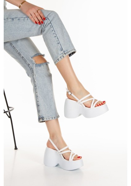 Nude Yüksek Taban Yandan Tokalı Çapraz Dört Ince Şeritli Önü Açık Yazlık Kadın Sandalet Ayakkabı