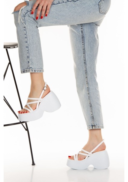 Nude Yüksek Taban Yandan Tokalı Çapraz Dört Ince Şeritli Önü Açık Yazlık Kadın Sandalet Ayakkabı fırsatları