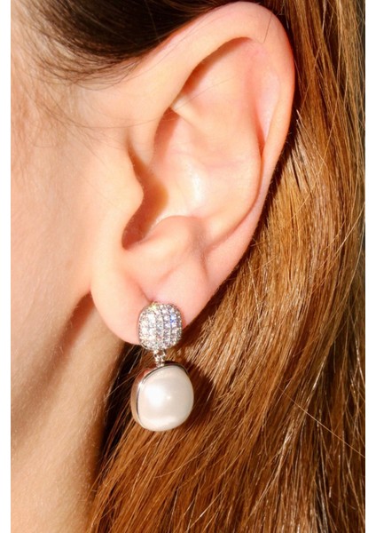 Yeni Sezon Kare Inci Model Zirkon Taşlı Çivi Kadın Küpe