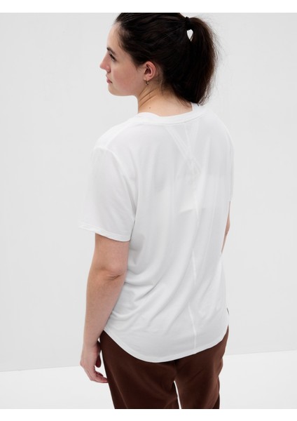 Kadın Beyaz GapFit Breathe T-Shirt modelleri