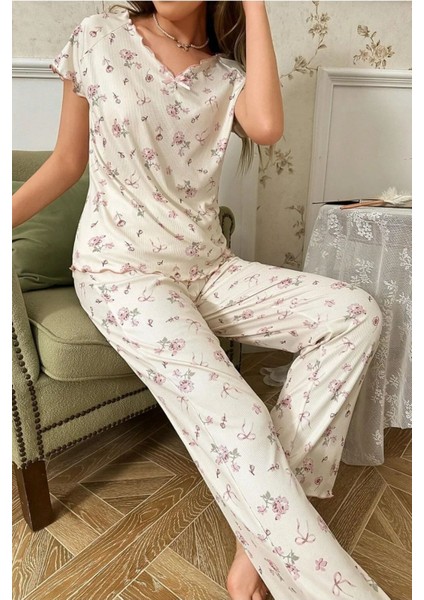 Pamuklu Çiçek Desenli Fırfırlı Kısa Kolu Pijama Takımı indirimleri