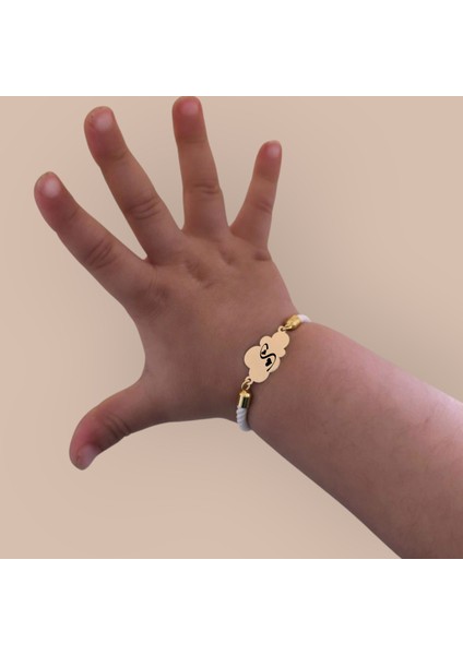 Çocuklar İçin Örgü İpli ve Bulut Motifli 14 Ayar Altın Plakalı Harfe Özel Bileklik-362Harf-BEYAZ fiyatları