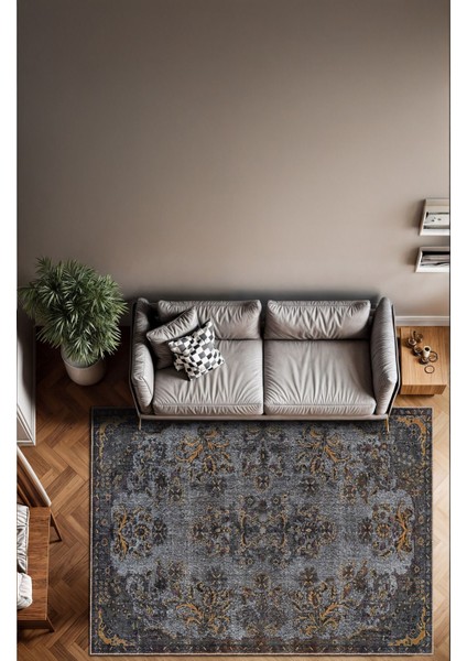 Vintage Gri ve Siyah Halı Eskitme Görünümlü Sarı ve Bej Detaylı Klasik Desenli Dijital Şönil Halı