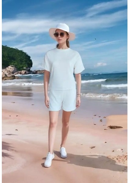 Kadın T-Shirt ve Astarlı Şort Kısa Kollu Beyaz Alt-Üst Takım