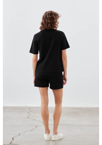 Kadın Pamuklu Kısa Kollu T-Shirt fırsatları