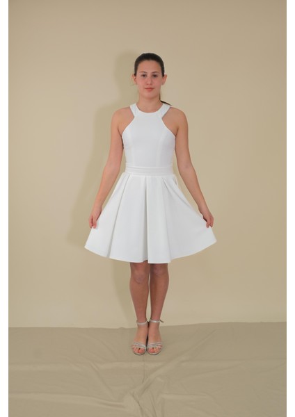 Kız Çocuk Abiye Krem Krep Kumaş Halter Yaka Sırt Fiyonk Şerit Taş Detaylı Abiye 10-15 Yaş