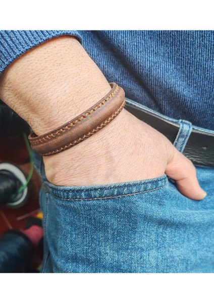 El Işçiliği Ile Özel Üretilmiş Deri Kaplamalı Bakır Bileklik