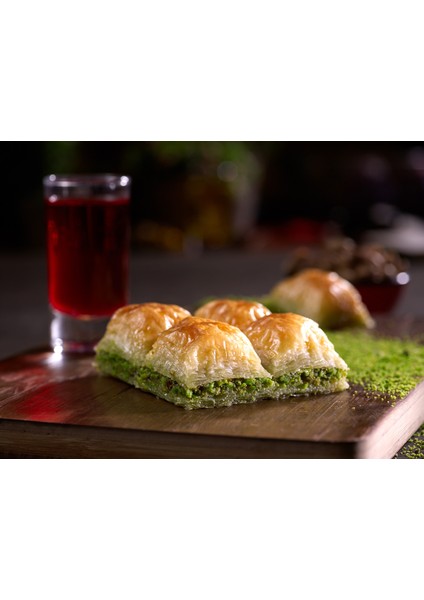 Özel Kare Baklava Tepside