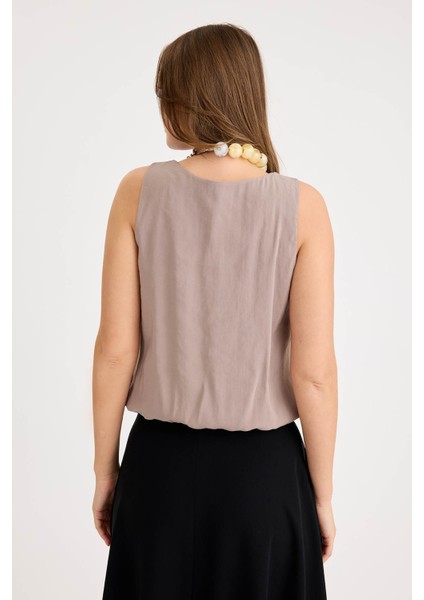 Önü Pileli Sıfır Kol Etek Ucu Lastikli Bluz fırsatları