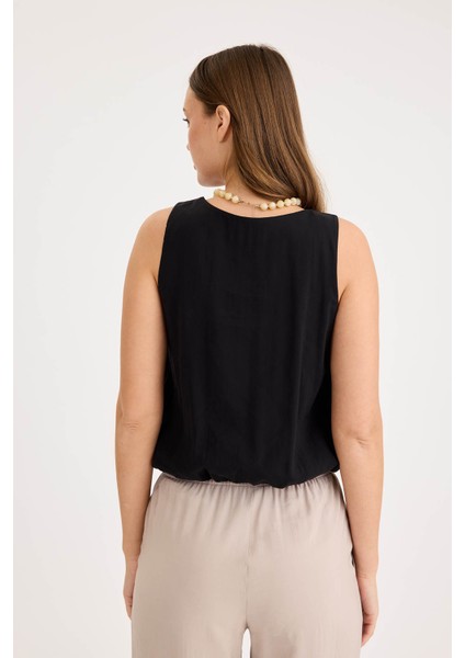 Önü Pileli Sıfır Kol Etek Ucu Lastikli Bluz indirimleri