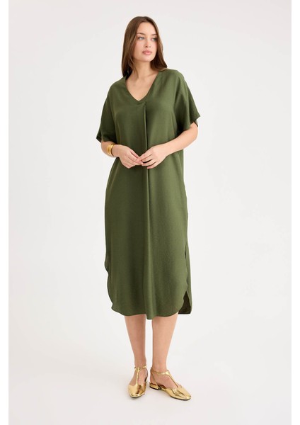 Yanları Yırtmaçlı V Yaka Kısa Kol Cepli Elbise modelleri