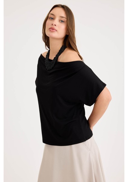 Degaje Yaka Dökümlü Bluz fırsatları