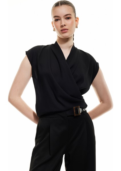 Krep Kumaş Drape Detaylı Kolsuz Kruvaze Bluz