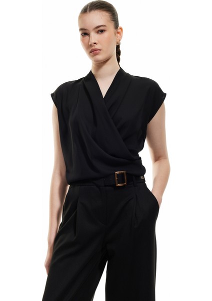Krep Kumaş Drape Detaylı Kolsuz Kruvaze Bluz