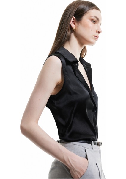 Düğmeli Klasik Yaka Kolsuz Saten Gömlek