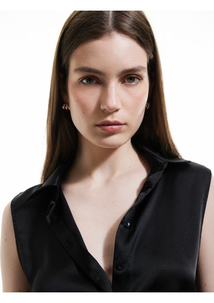 Düğmeli Klasik Yaka Kolsuz Saten Gömlek fiyatları