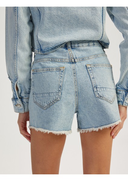 Taş Detaylı Düğmeli Rahat Kalıp Denim Şort modelleri