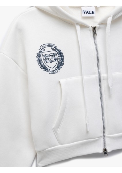 Yale Lisanslı Baskılı Fermuarlı Cepli Şardonlu Kapüşonlu Crop Sweatshirt
