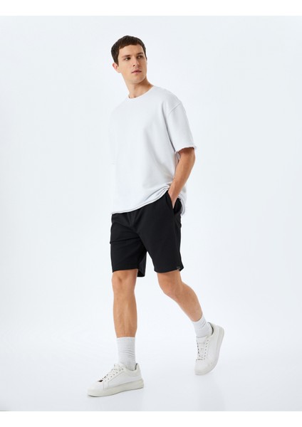Cep Detaylı Bermuda Beli Bağcıklı Şort