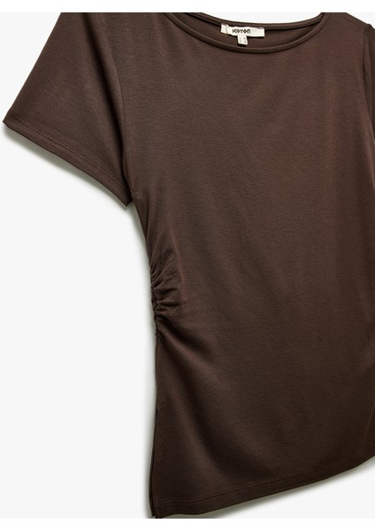Drape Detaylı Slim Fit Kısa Kollu Yuvarlak Yaka Viskon Tişört