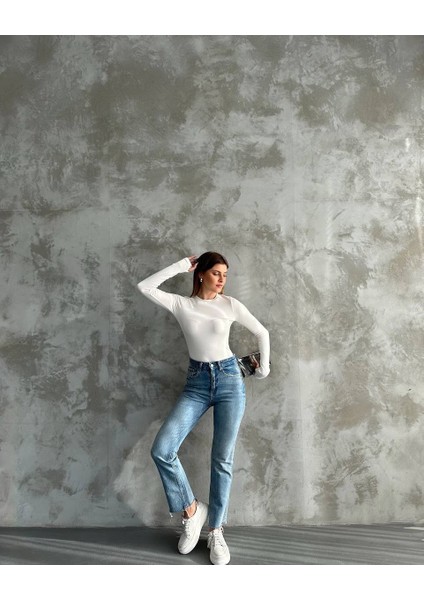 Parmak Geçmeli Uzun Kol Body - Modern ve Konforlu Tasarım