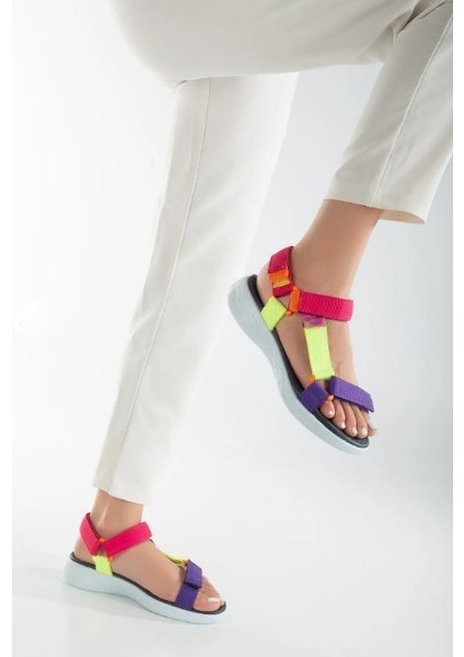 Çok Renkli Düz Taban Günlük Kadın Spor Sandalet modelleri