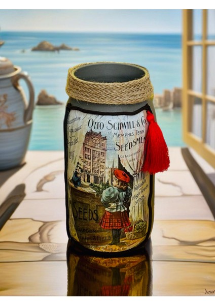 Girl With Caps Dekoratif Kavanoz Vazo