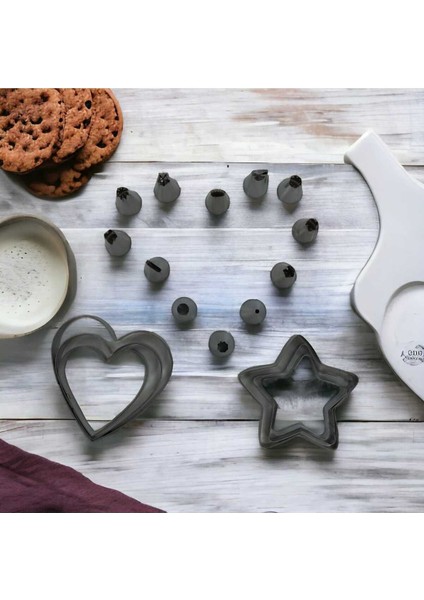 20 Parça Kek ve Pasta Süsleme Seti 12 Adet Krema Ucu 6 Adet Kek Kalıbı 2 Adet Krema Uç Sabitleyici