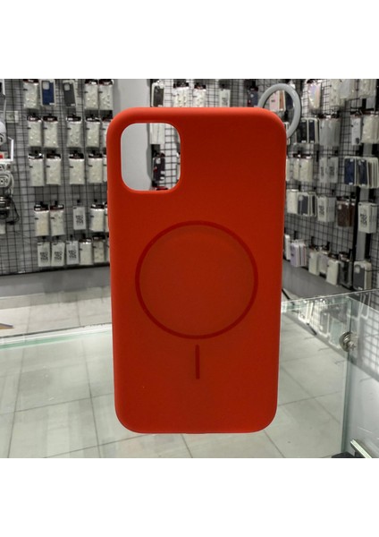 iPhone 11 MagSafe Yumuşak Silikon Kılıf – Lansman İçi Kadife Dokulu, Kablosuz Şarj Destekli Turuncu