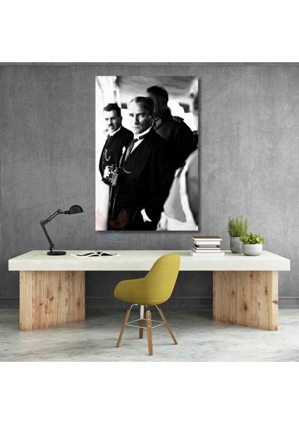Dürbün Tutan Atatürk Görseli Kanvas Tablo Siyah Beyaz Atatürk Görseli Dikey Tablo
