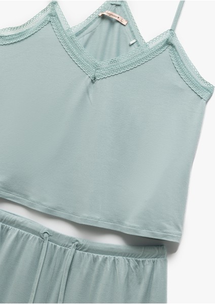Viskon Kumaş Kolsuz V Yaka Askılı Şortlu Pijama Takımı