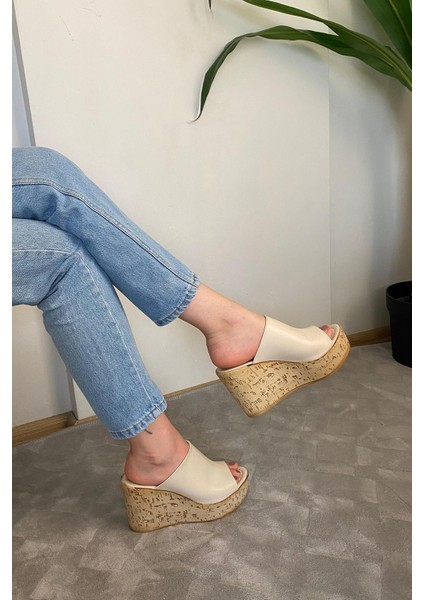 Kadın Holi Krem Cilt 10 cm Tolgulu Mantar Taban Terlik K-920 fiyatları