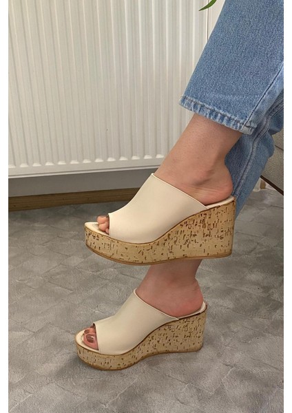 Kadın Holi Krem Cilt 10 cm Tolgulu Mantar Taban Terlik K-920 modelleri